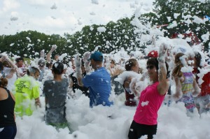 Summer Splash full group dancing in bubbles